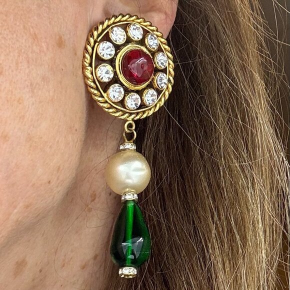 Chanel: gold metal, red and green gripoix, strass disc drop earrings 1984-1992 - Picture 7 of 7